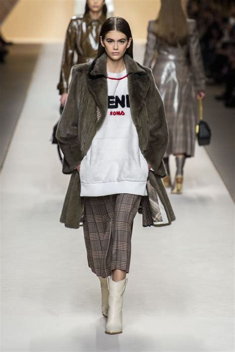 fendi sfilata palatino 2019|fendi fur shirts.